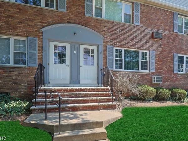 9 Wedgewood Drive, Unit 96, Verona, NJ 07044
