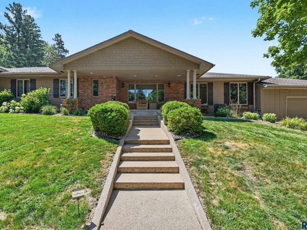 301 E 32nd St, Sioux Falls, SD 57105