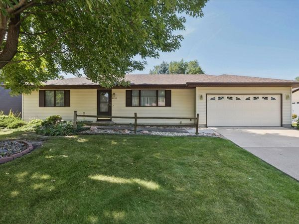 6410 N Howell Street , Davenport, IA 52706
