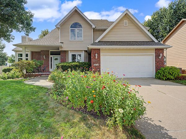 4712 94th Place, Urbandale, IA 50322