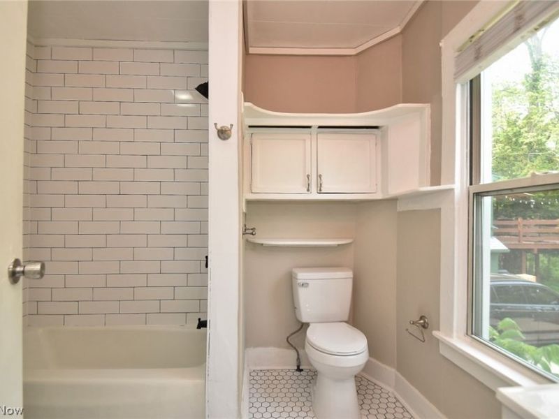 232 Chagrin Boulevard, Unit Front, Chagrin Falls, OH 44022 Photo 9