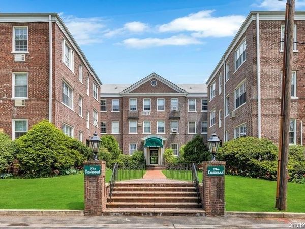 1 Meadow Drive , Unit 3-C, Woodmere, NY 11598