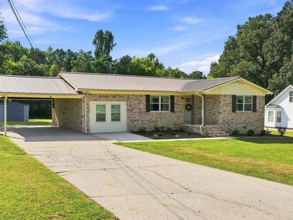 2115 Killough Dr, Tuscumbia, AL 35674