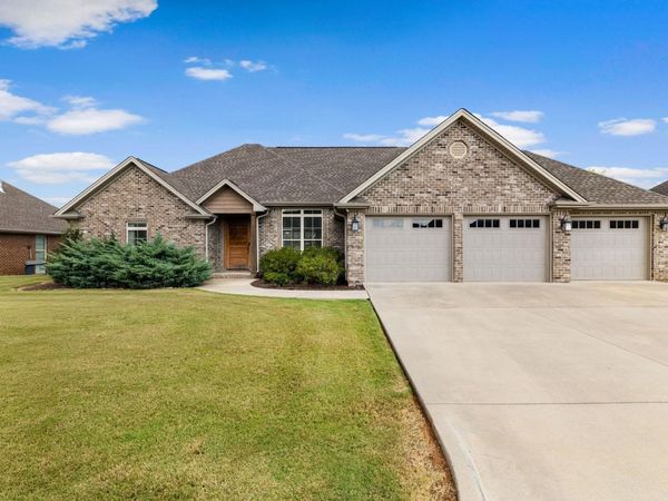 117 Sullivan Rd, Muscle Shoals, AL 35661