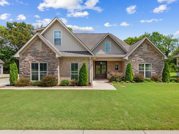 718 Saddleridge Way, Florence, AL 35630