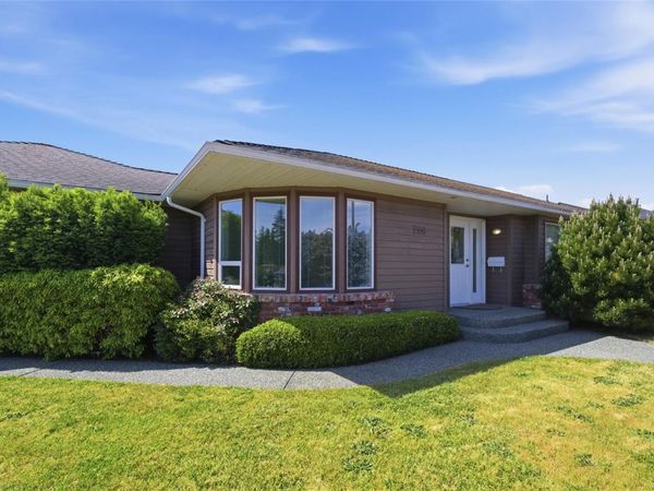 788 Stanhope Rd , Parksville, BC V9P 1B5