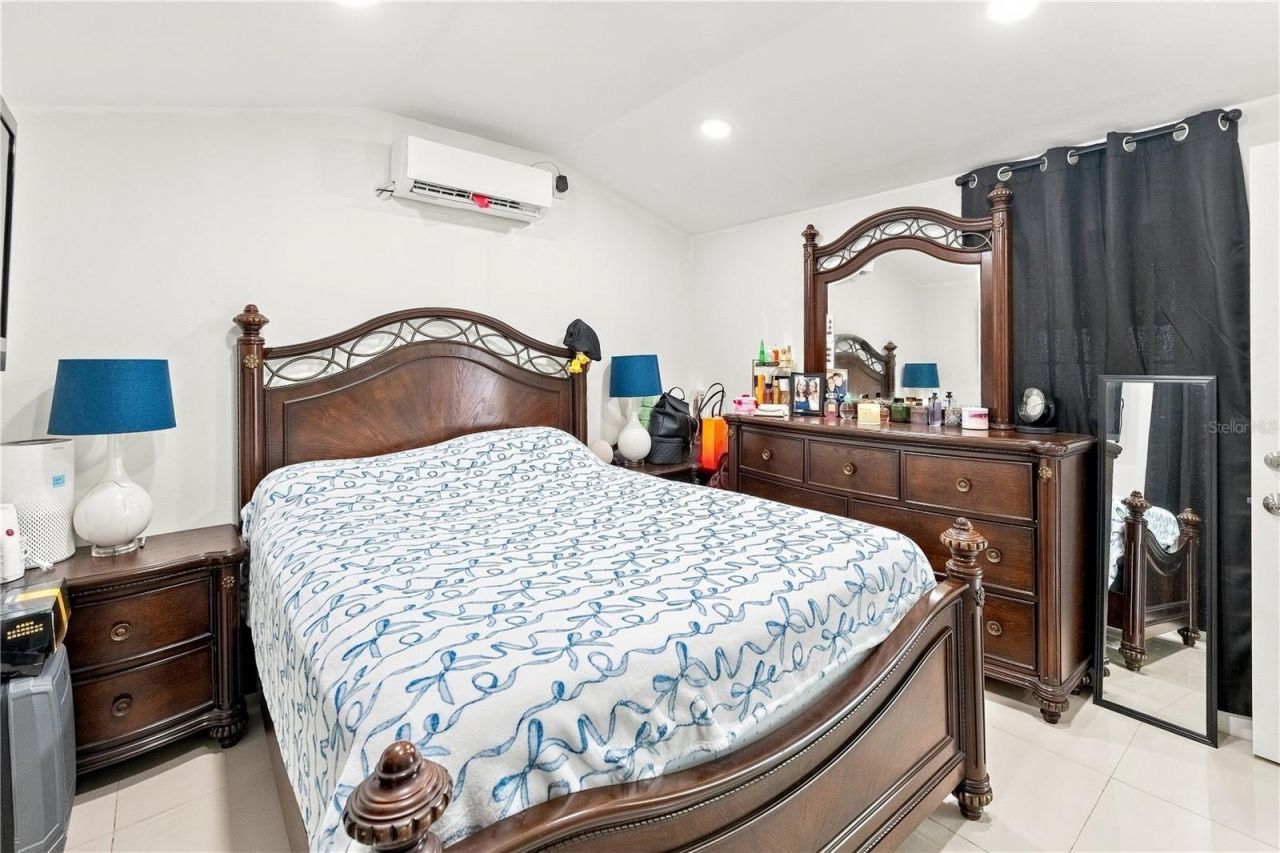 9613 Six Mile Creek Road, Tampa, FL 33610 Photo