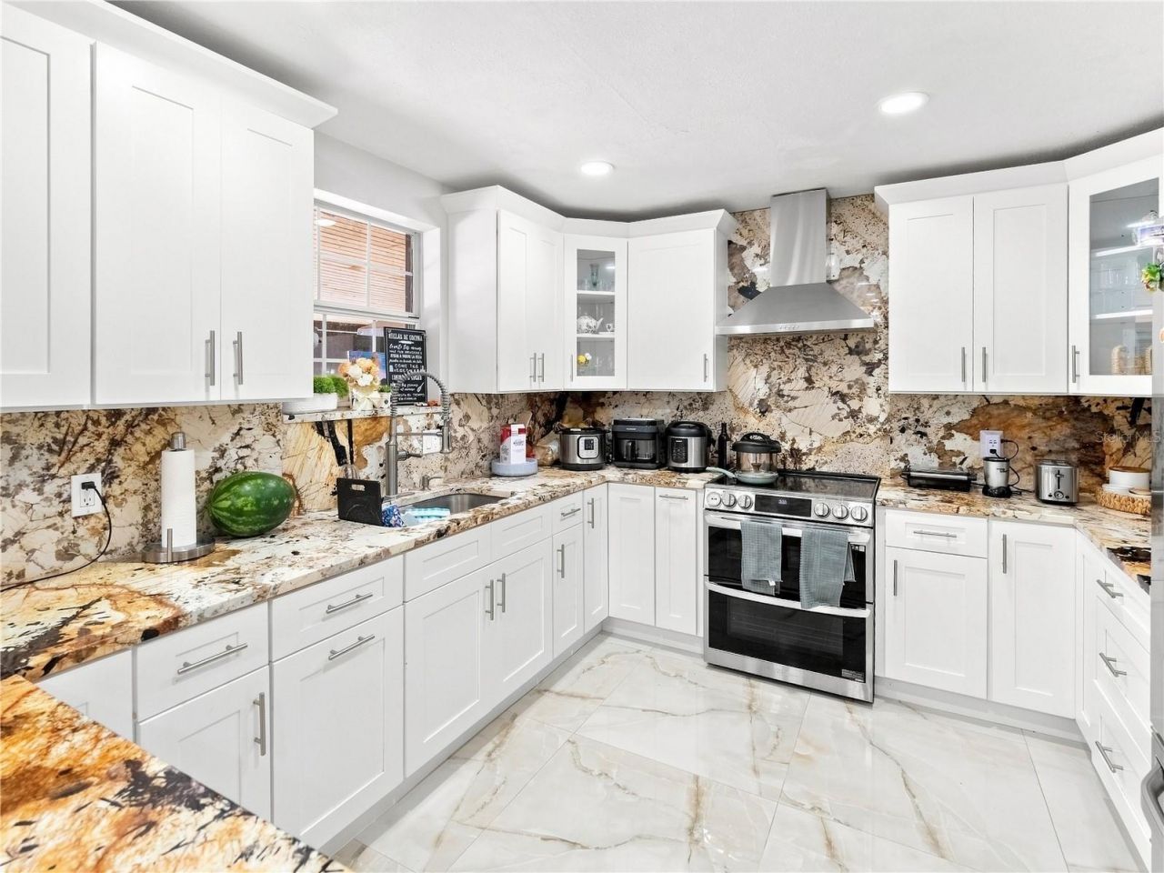 9613 Six Mile Creek Road, Tampa, FL 33610 Photo