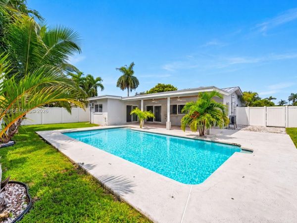 4490 NW 19th Way , Oakland Park, FL 33309