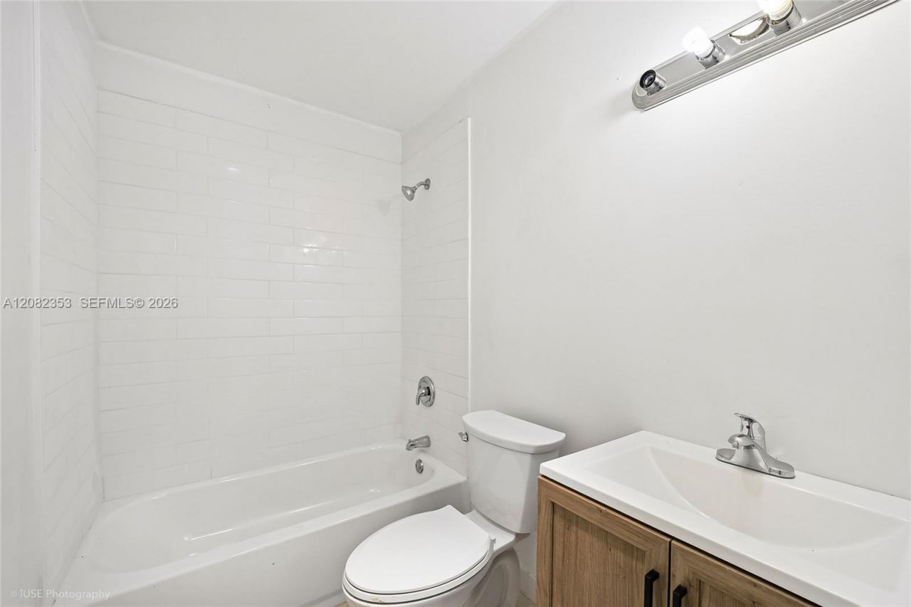 3471/3473 Plaza St , Miami, FL 33133 Photo