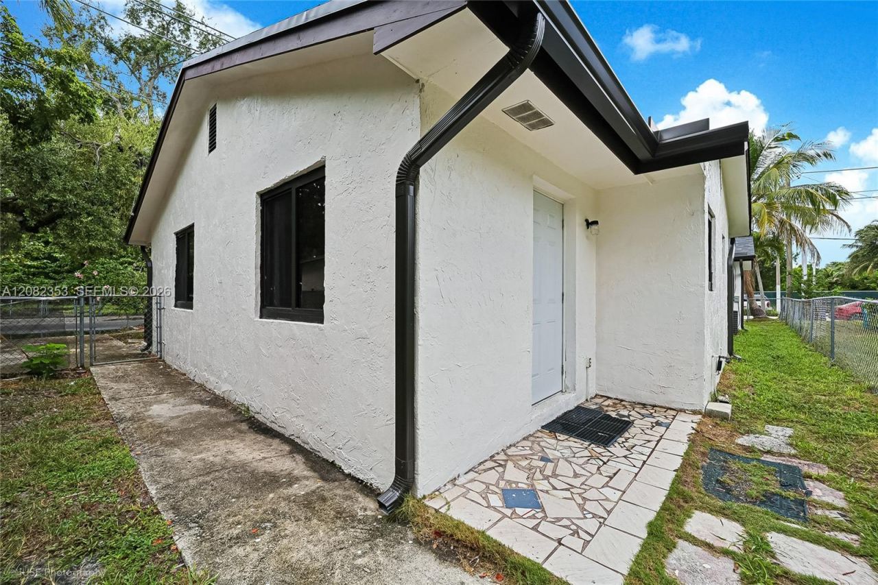 3471/3473 Plaza St , Miami, FL 33133 Photo