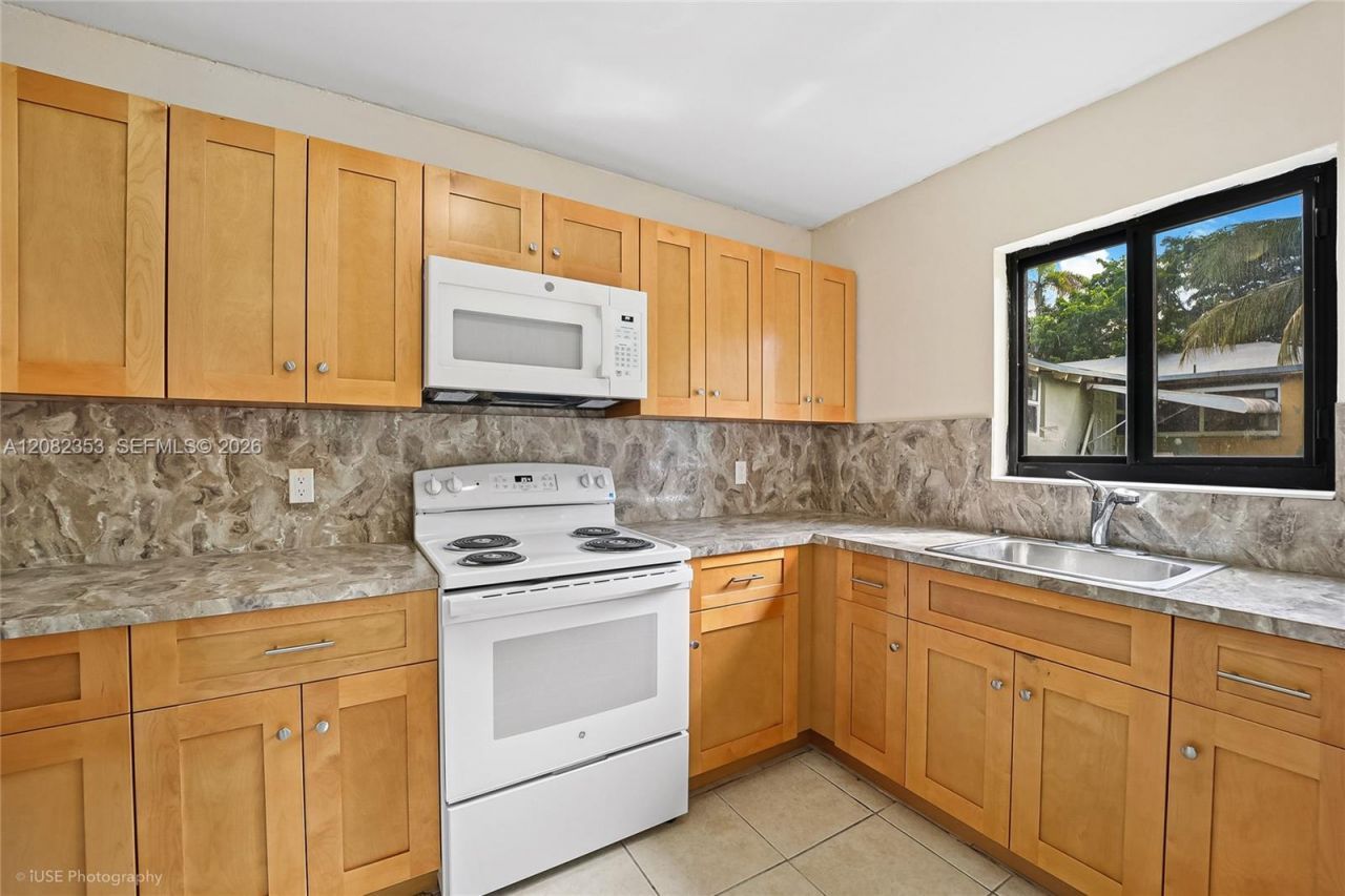 3471/3473 Plaza St , Miami, FL 33133 Photo