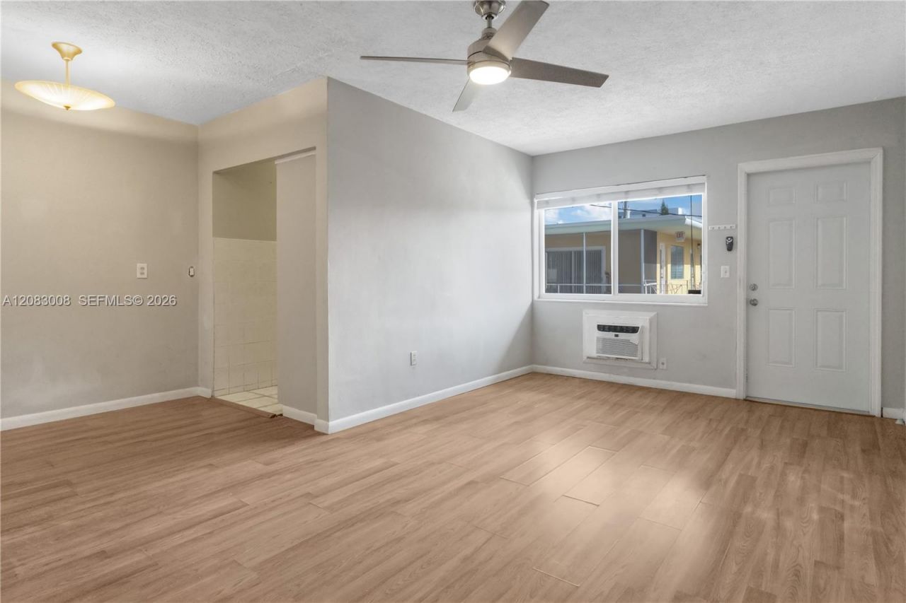 8129 Abbott Ave, Unit 10, Miami Beach, FL 33141 Photo