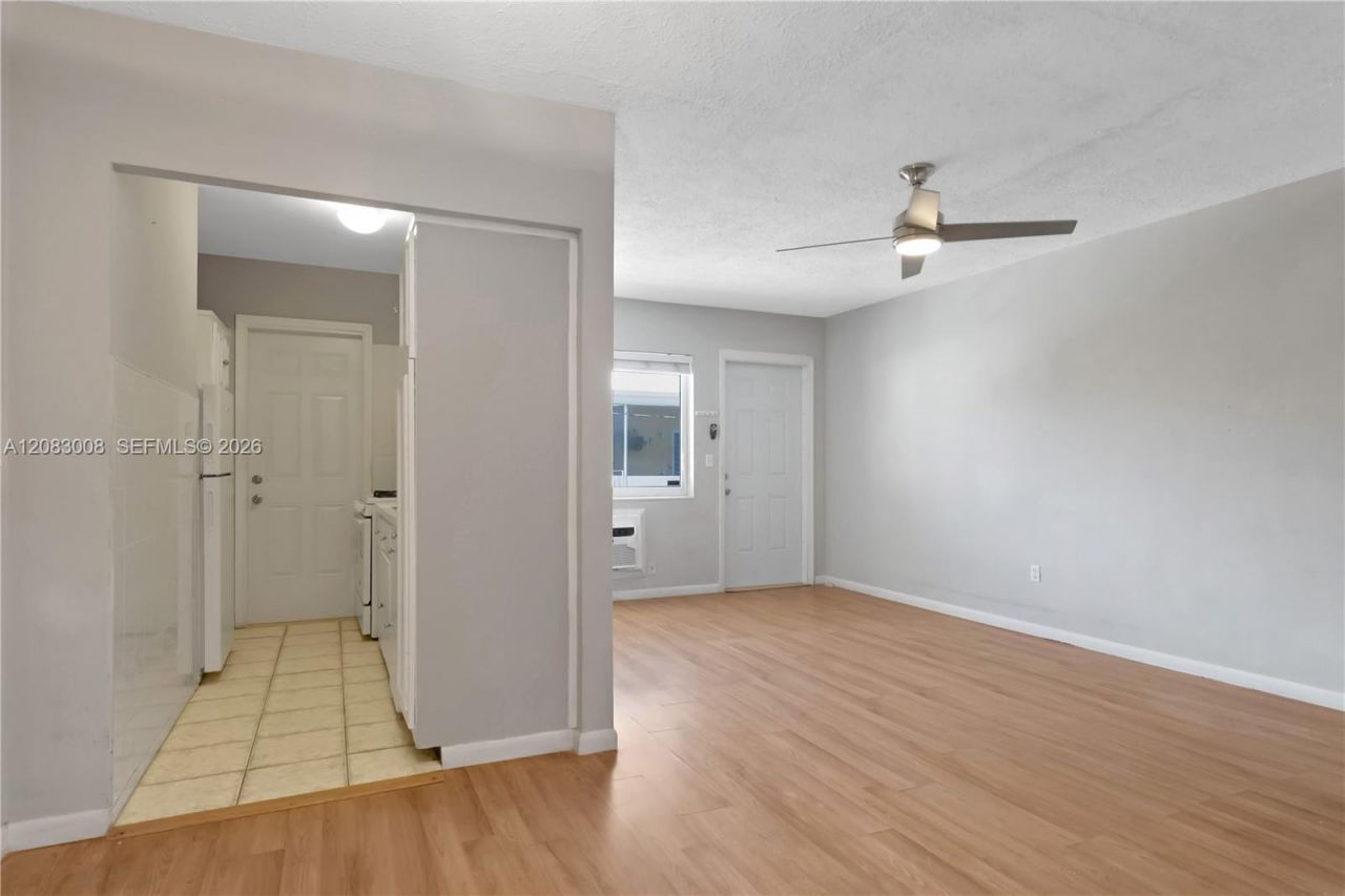 8129 Abbott Ave, Unit 10, Miami Beach, FL 33141 Photo