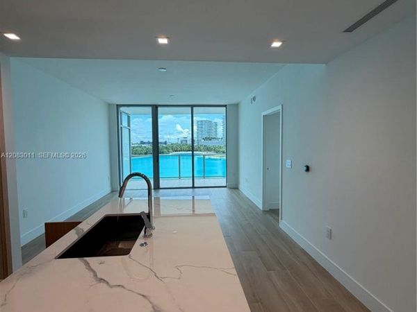2411 Laguna Cir, Unit 307, North Miami, FL 33181