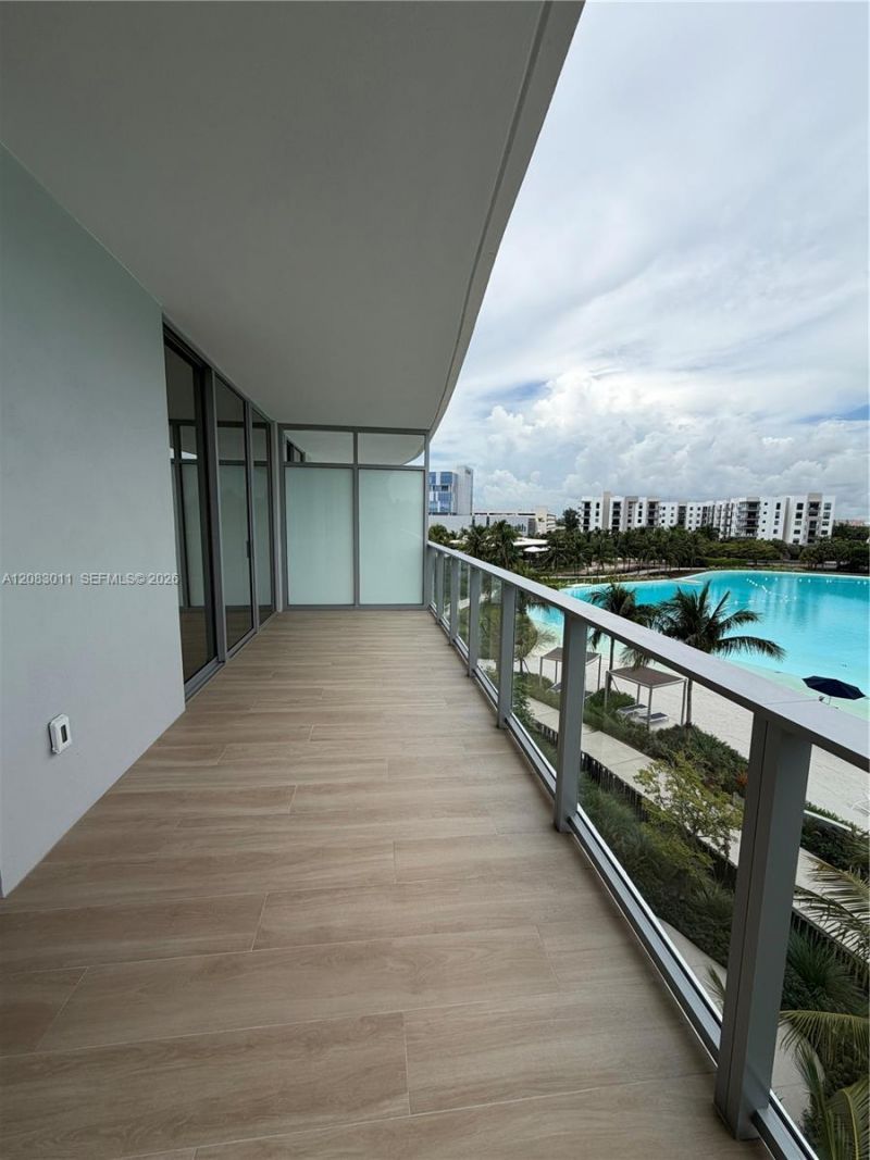 2411 Laguna Cir, Unit 307, North Miami, FL 33181 Photo