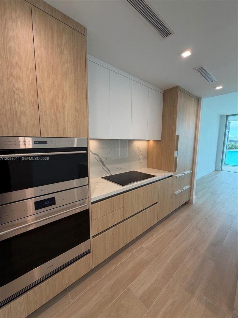 2411 Laguna Cir, Unit 307, North Miami, FL 33181 Photo