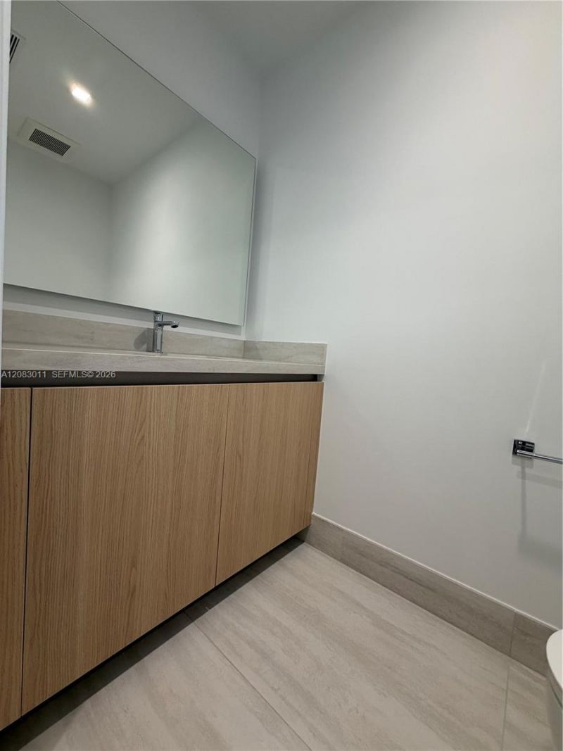 2411 Laguna Cir, Unit 307, North Miami, FL 33181 Photo
