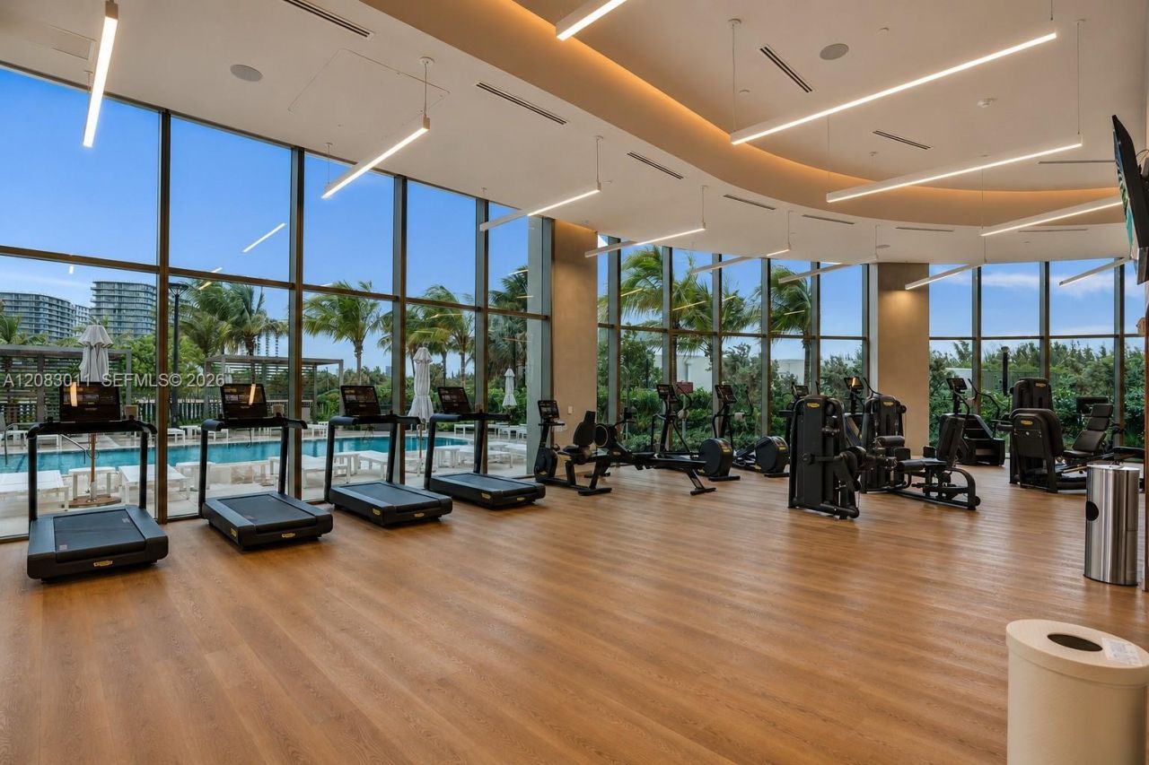 2411 Laguna Cir, Unit 307, North Miami, FL 33181 Photo