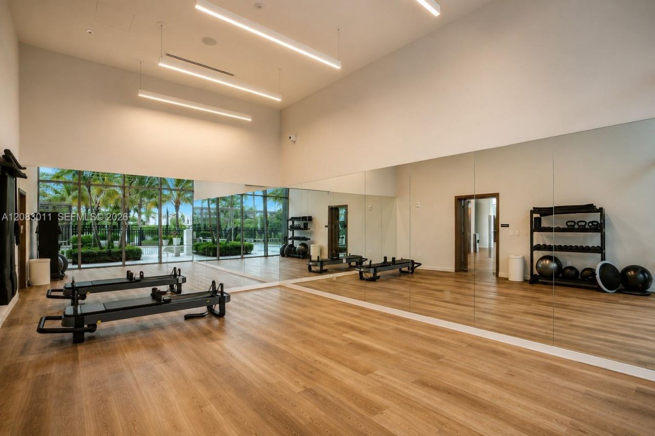 2411 Laguna Cir, Unit 307, North Miami, FL 33181 Photo