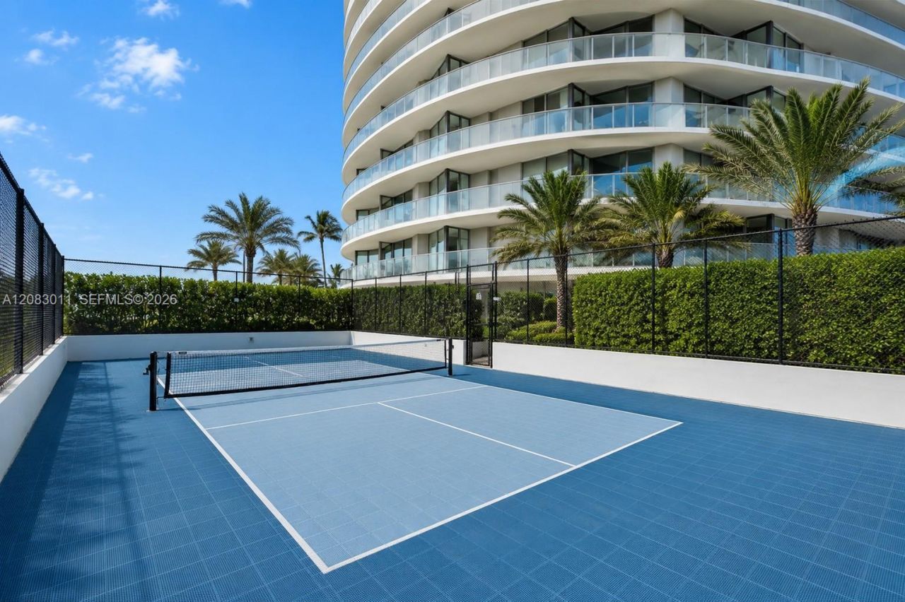 2411 Laguna Cir, Unit 307, North Miami, FL 33181 Photo