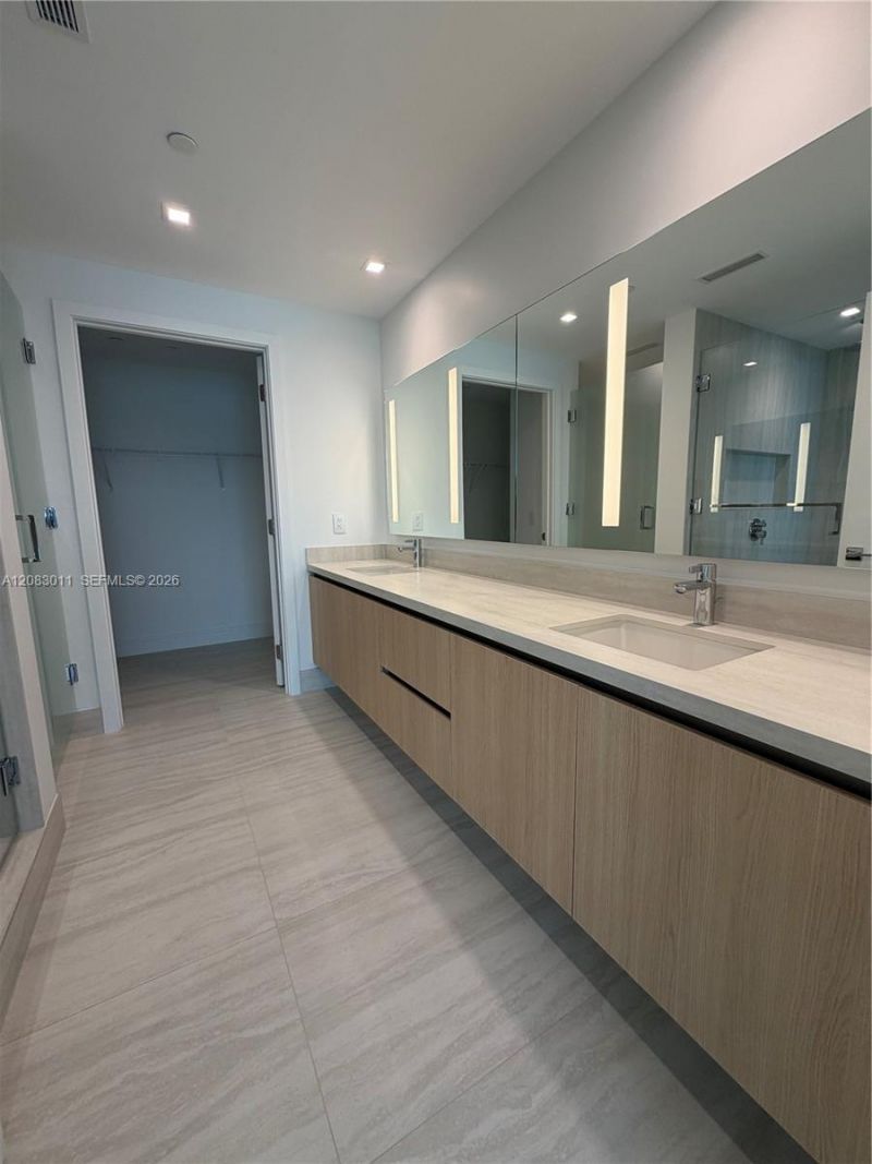 2411 Laguna Cir, Unit 307, North Miami, FL 33181 Photo