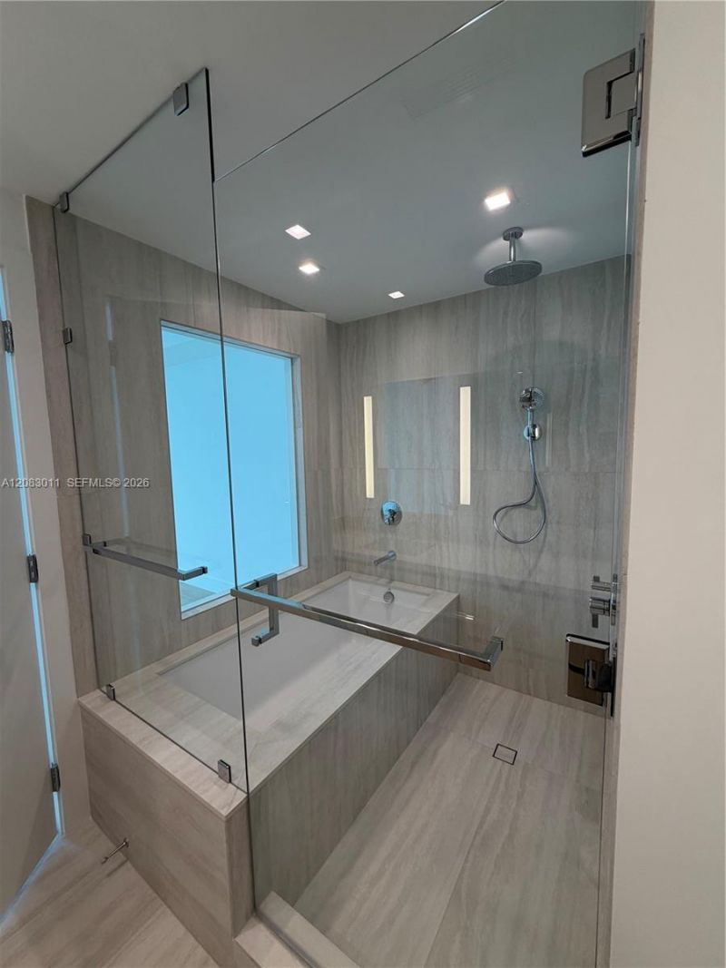 2411 Laguna Cir, Unit 307, North Miami, FL 33181 Photo