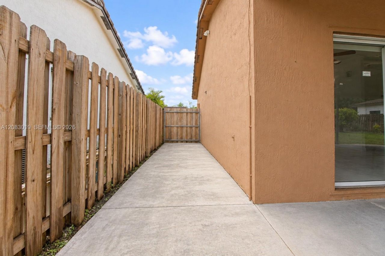 18045 SW 154th Pl, Miami, FL 33187 Photo
