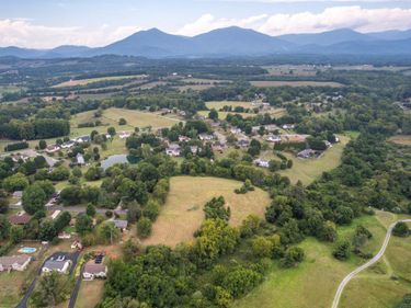 5 Maymont Drive, Bedford, VA 24523