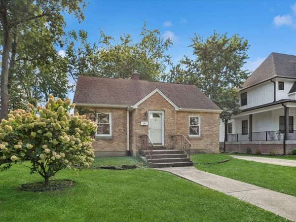 657 E Prairie Avenue, Des Plaines, IL 60016