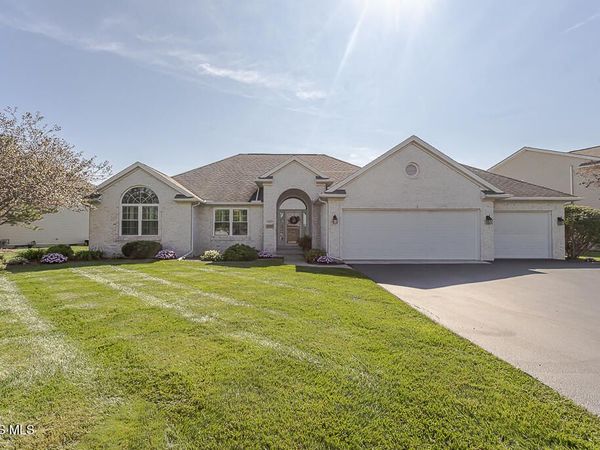 7017 Shadowridge Drive, Waterville, OH 43566