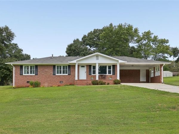 2833 Crabapple Circle , Dacula, GA 30019