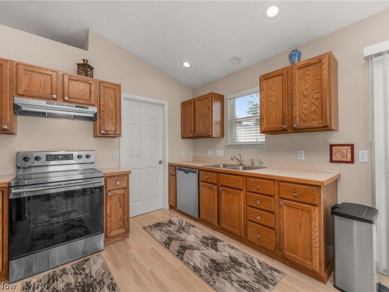 5308 Chaucer Drive, Medina, OH 44256 Photo 14