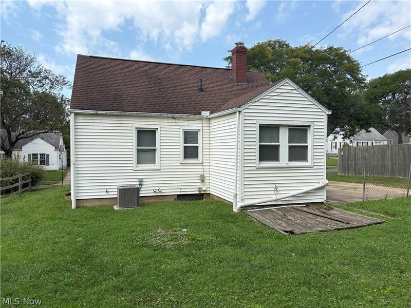 1711 Evergreen Avenue, Akron, OH 44301 Photo 12