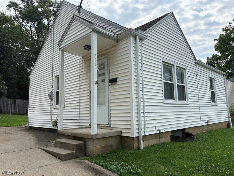1711 Evergreen Avenue, Akron, OH 44301 Photo 2