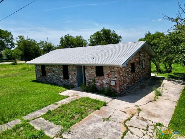 209 Prairie Ave , Rogers, TX 76569