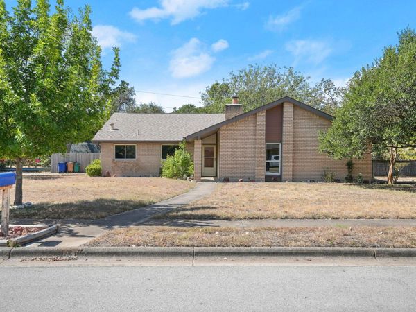 5003 Timber Wolf CIR, Austin, TX 78727