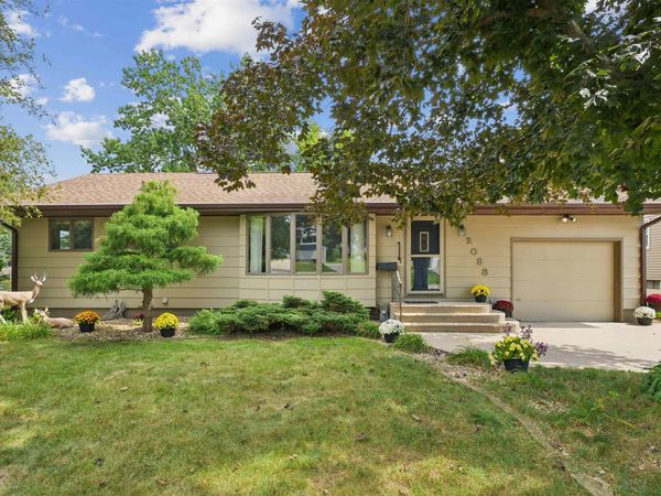 2098 Jeffrey Drive, Dubuque, IA 52002