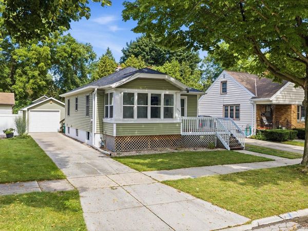942 DIVISION STREET, Green Bay, WI 54303