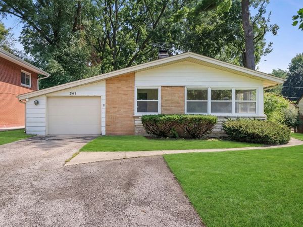 301 N Derbyshire Avenue , Arlington Heights, IL 60004
