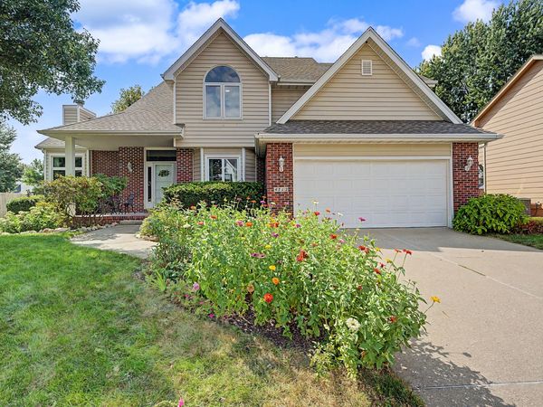 4712 94th Place, Urbandale, IA 50322