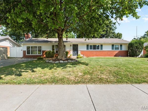 409 W Poplar Street, Mascoutah, IL 62258