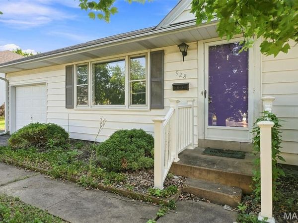 928 Poinsetta Lane, Kirkwood, MO 63122
