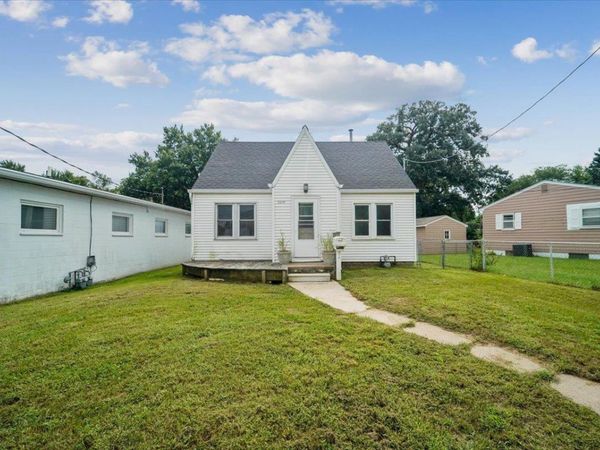 2215 Falls Avenue, Waterloo, IA 50701