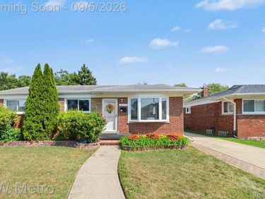 24612 Rosalind Avenue, Eastpointe, Mi 48021