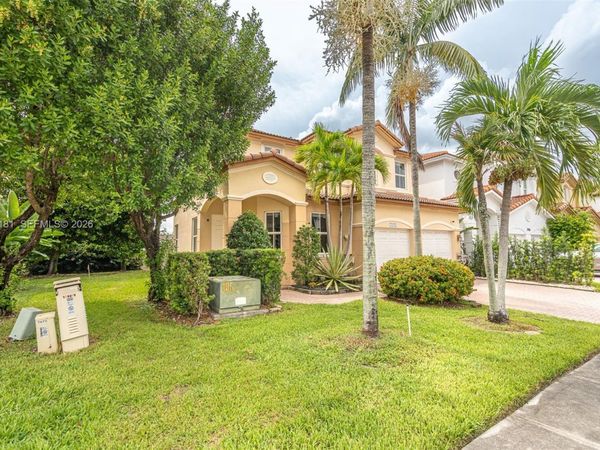 7670 NW 113th Path , Doral, FL 33178