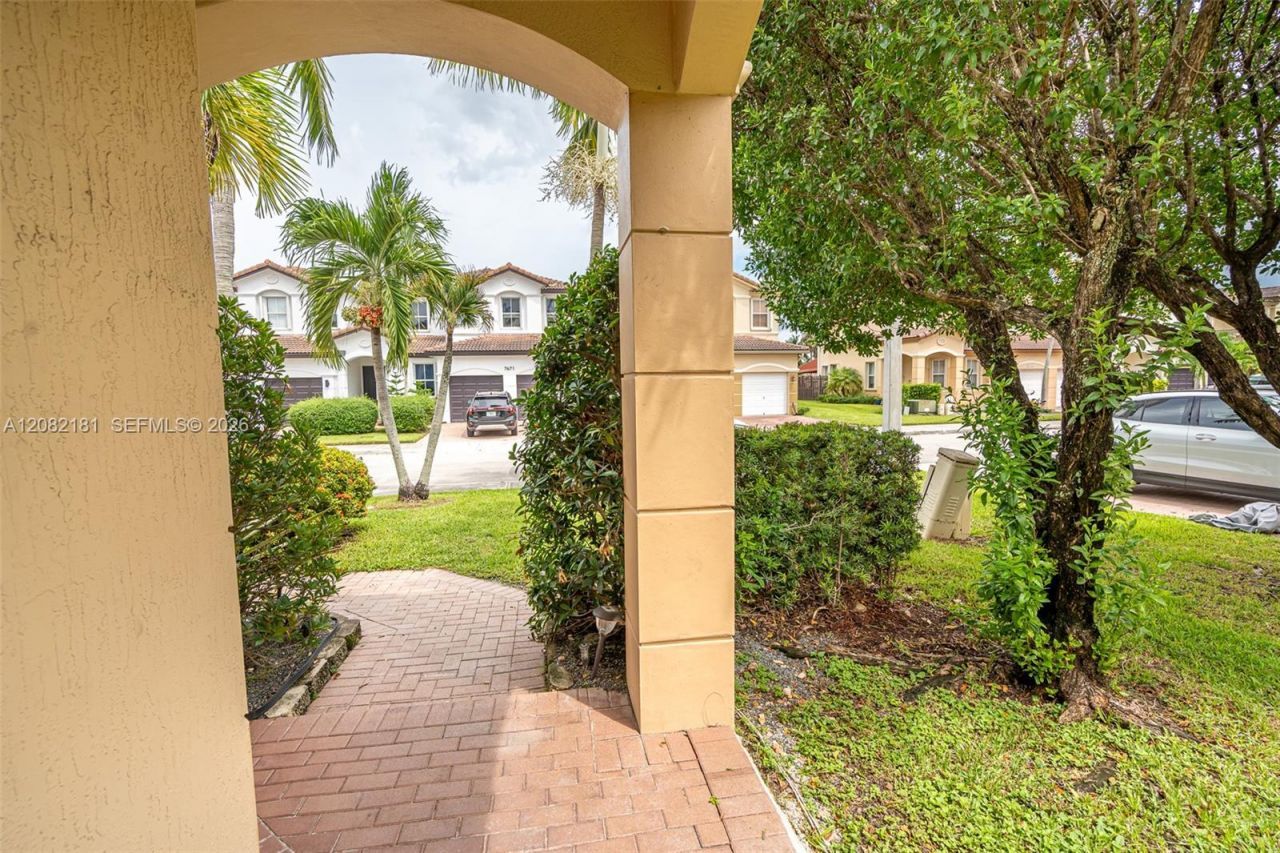 7670 NW 113th Path, Doral, FL 33178 Photo