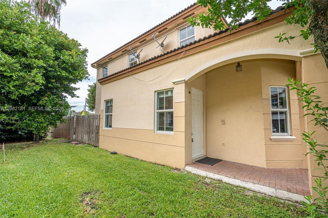 7670 NW 113th Path, Doral, FL 33178 Photo