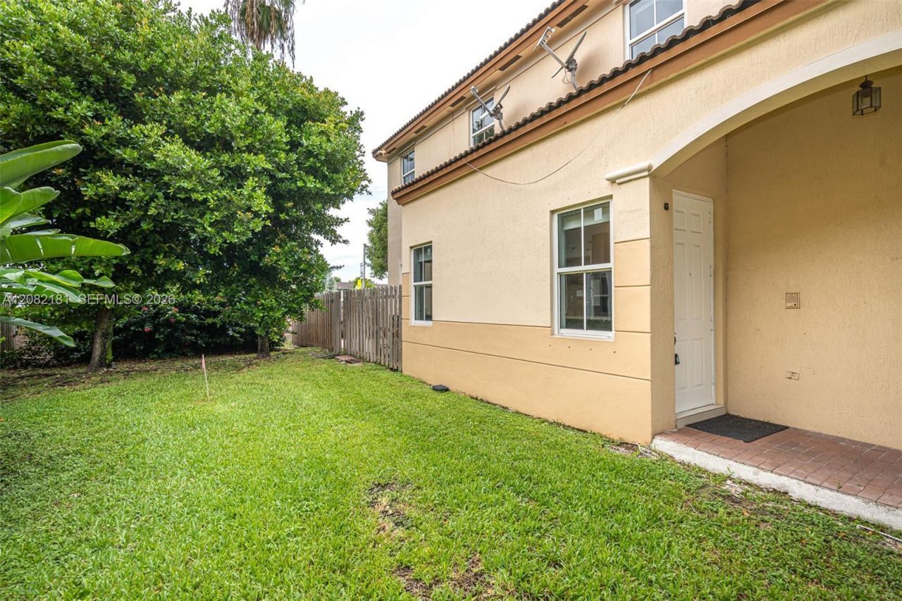7670 NW 113th Path, Doral, FL 33178 Photo