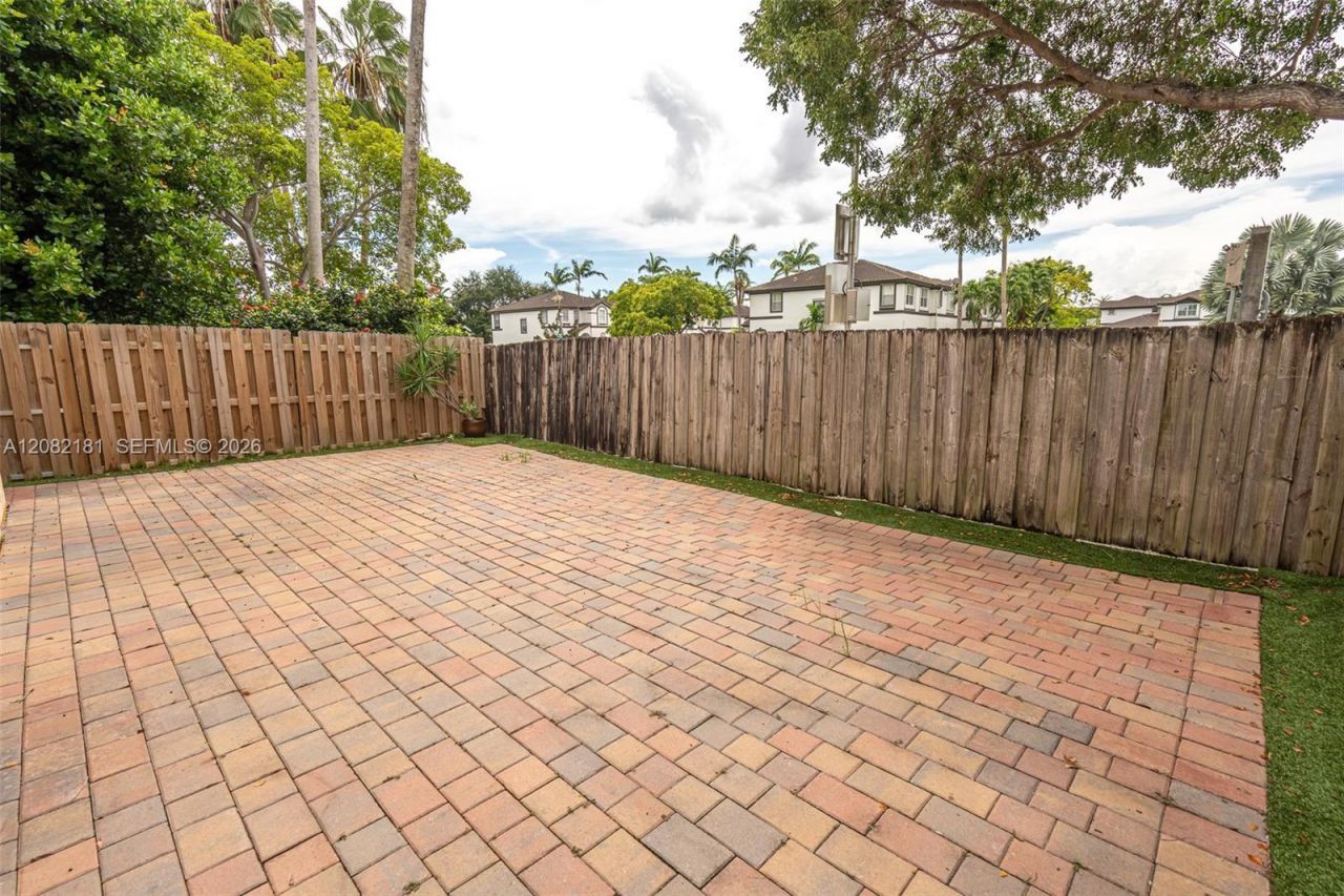7670 NW 113th Path, Doral, FL 33178 Photo